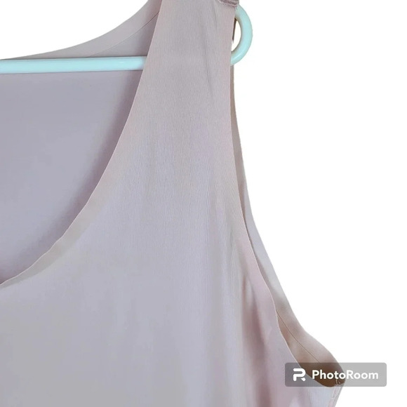 Spanx lightweight shapewear tank - Picture 3 of 7